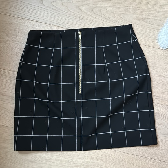 H$M short skirt - Picture 3 of 3